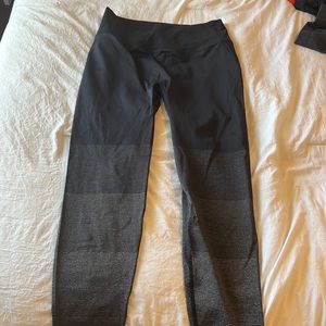 LULU LEGGINGS- size 6- fun design!